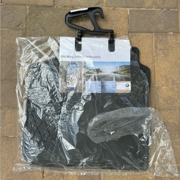 BMW 7er All Weather Floor Mats - Rear BMW 7 -Series - Picture 2 of 5
